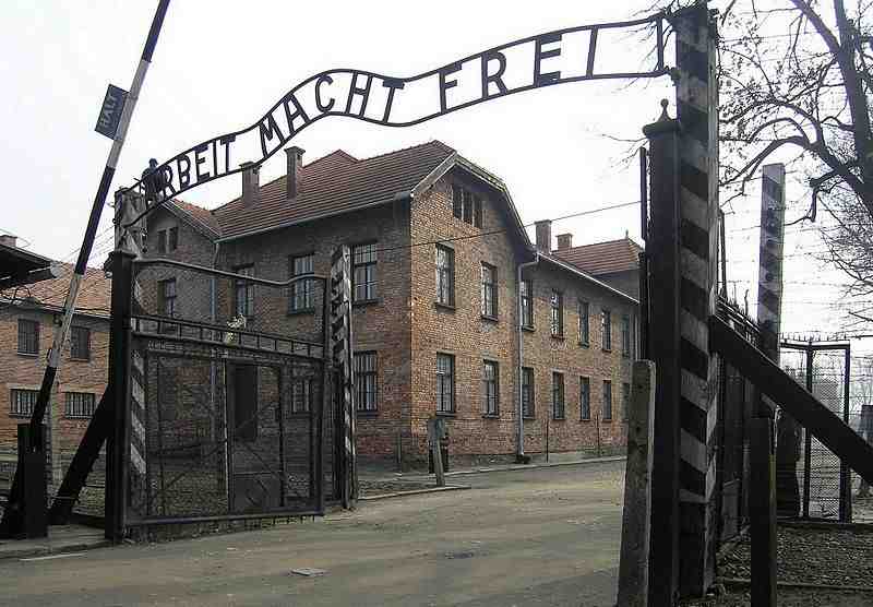 /upload/images/Veranstaltungen/eingangstor-des-kz-auschwitz,-arbeit-macht-frei-(2007).jpg